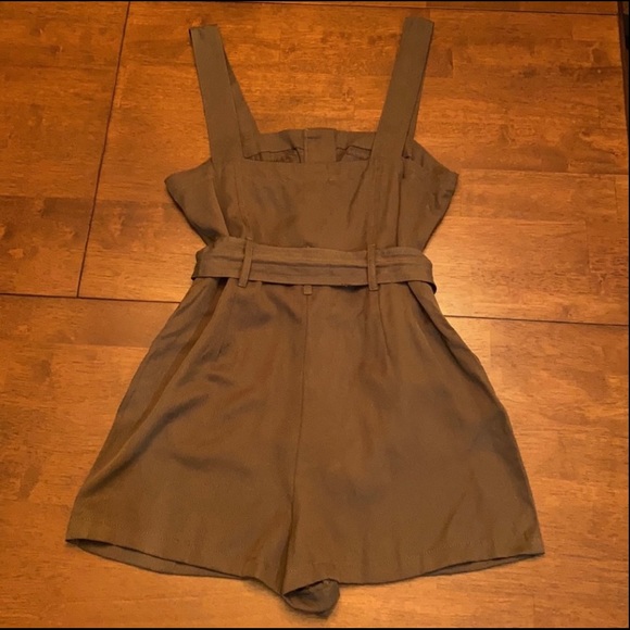 Forever 21 Contemporary olive green romper - Picture 3 of 8
